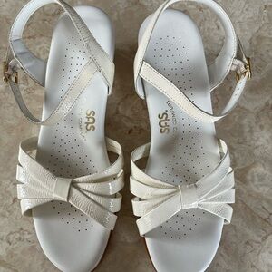 SAS White Sandals with‎ Strappy Design and Bow NWOT